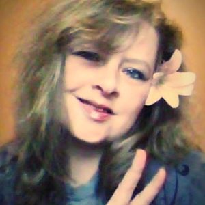 Meet your Posher, Lola